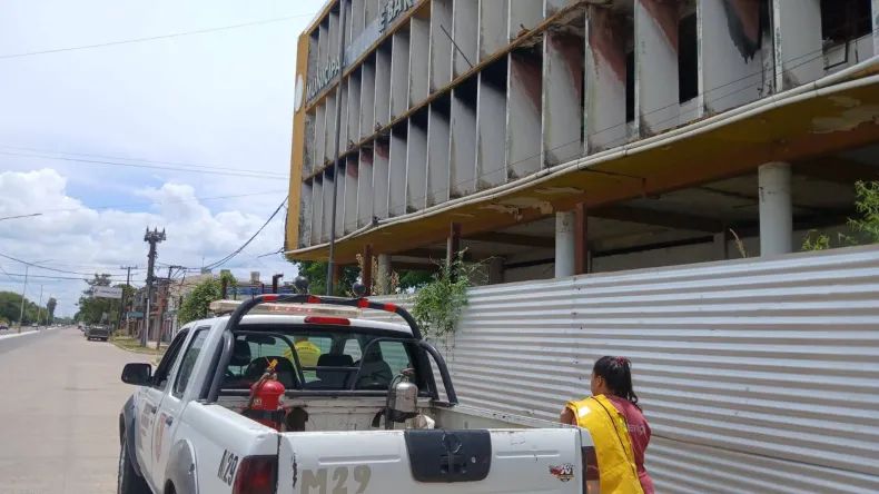 Incendio en el ex edificio municipal de Barranqueras: advierten que deberá ser demolido
