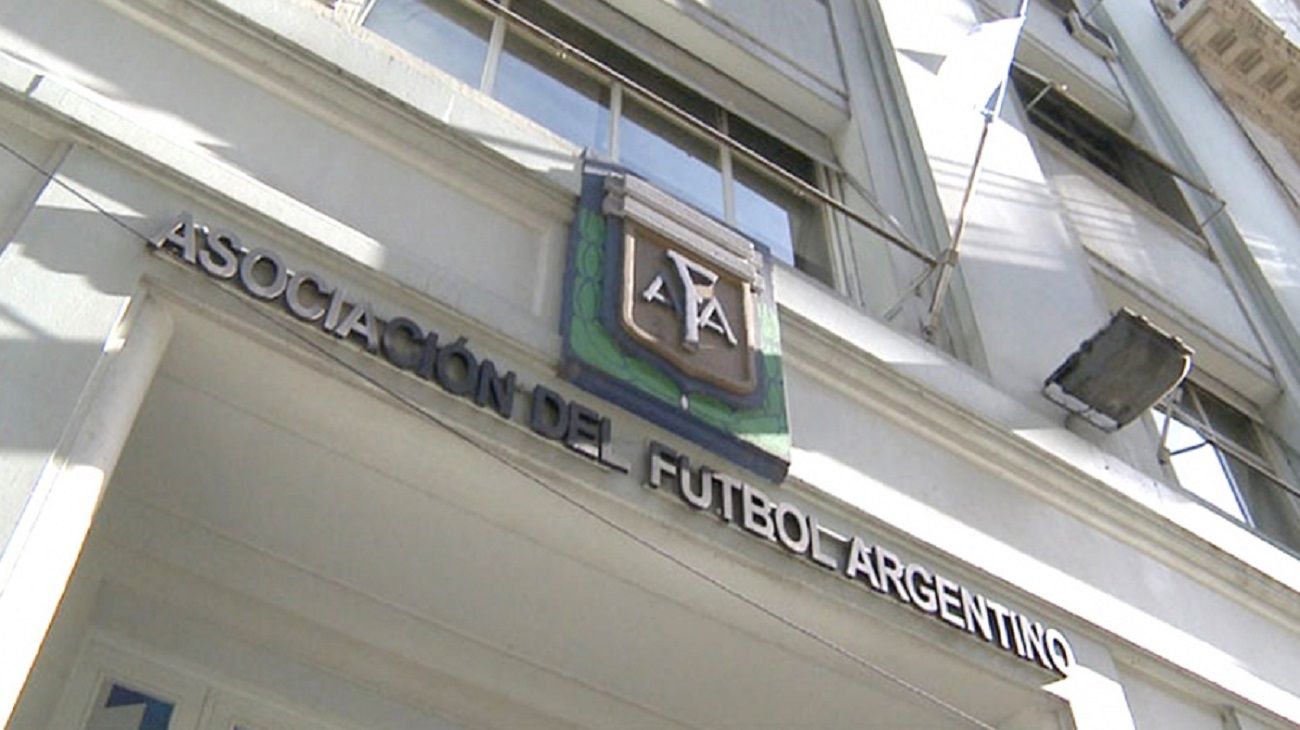 Cepo al dólar: cómo afectaron las medidas del Banco Central a la competitividad del fútbol argentino