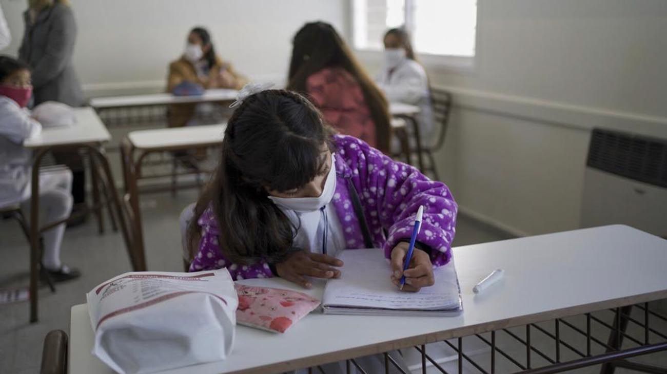 Gremios se oponen al plan de vuelta a clases del gobierno porteño