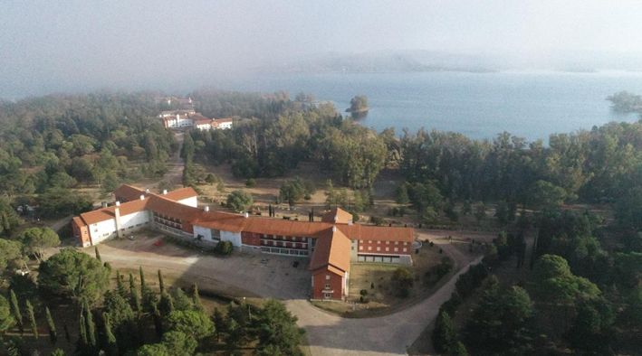 Unidad Turística de Embalse a la venta: El intendente rechaza viviendas en la costa y apoya la privatización
