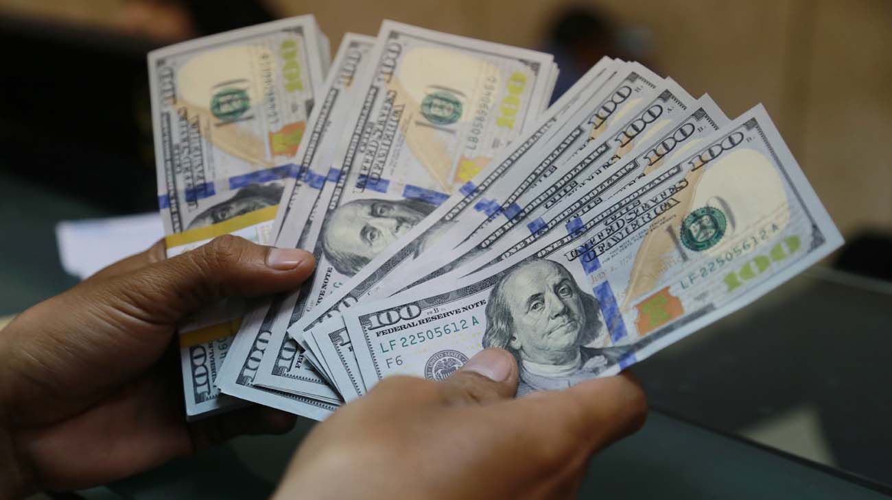 “A un 87,5% de chances de dolarizar”: idas y vueltas del proyecto madre de Milei