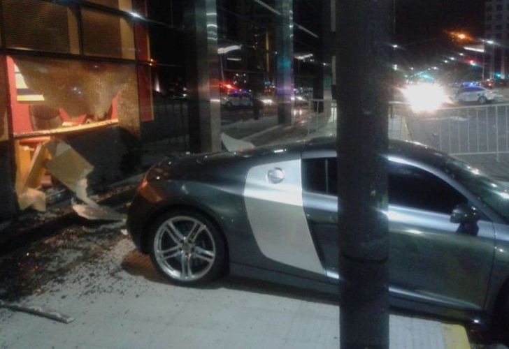 Un auto se incrustó en el Hotel Hilton