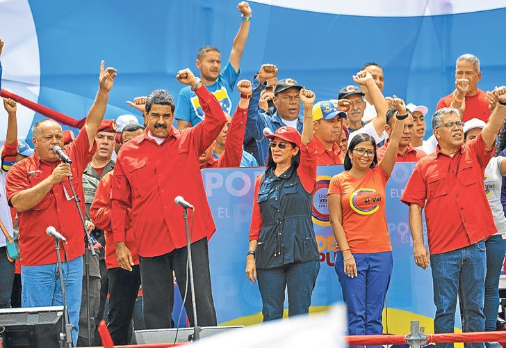 El chavismo vota para la Constituyente y la oposición llama a resistir