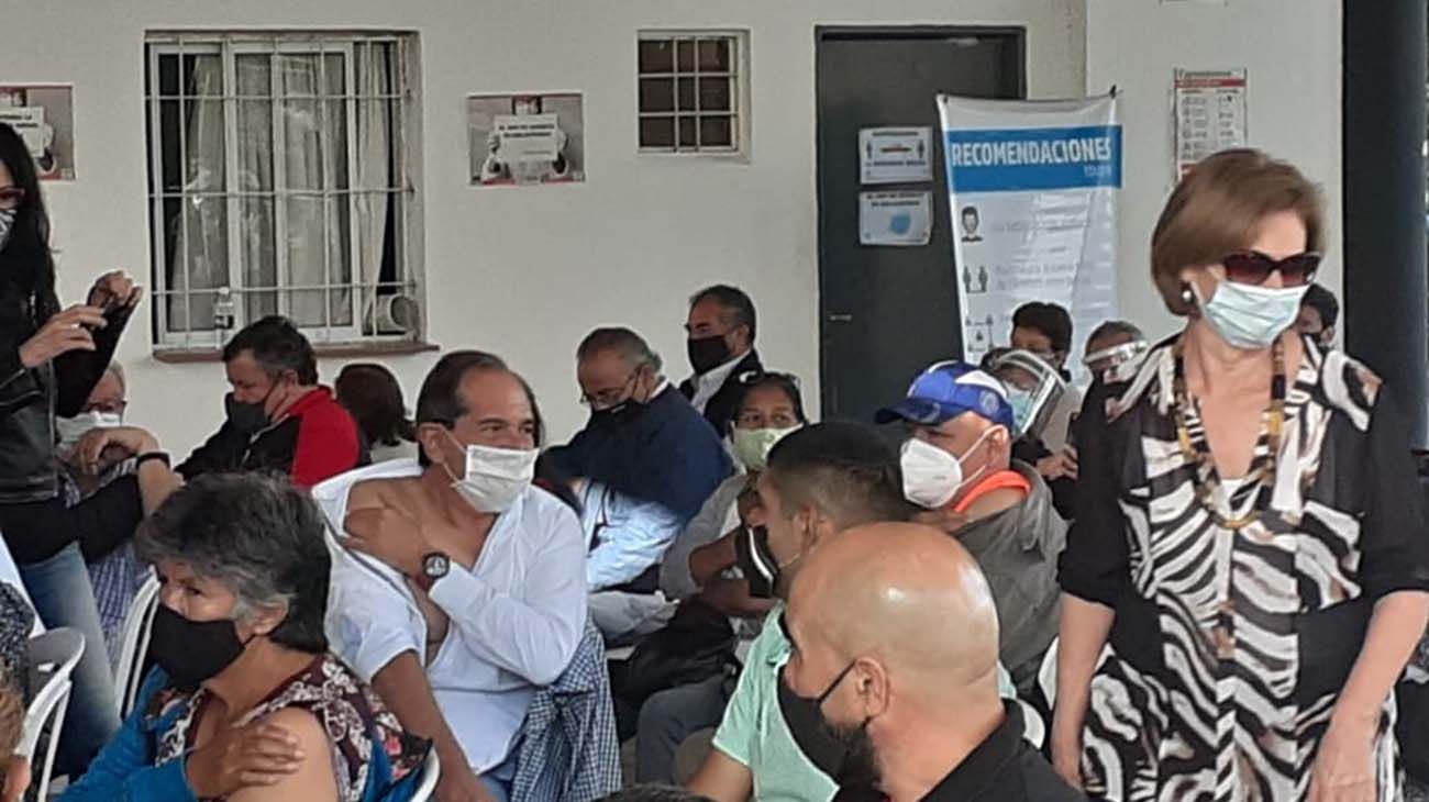José Alperovich y Beatriz Rojkés recibieron la vacuna contra el covid-19