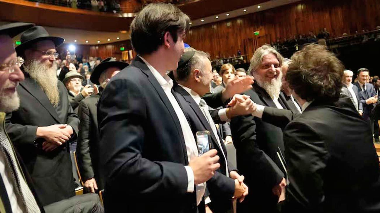 El poder se busca un púlpito