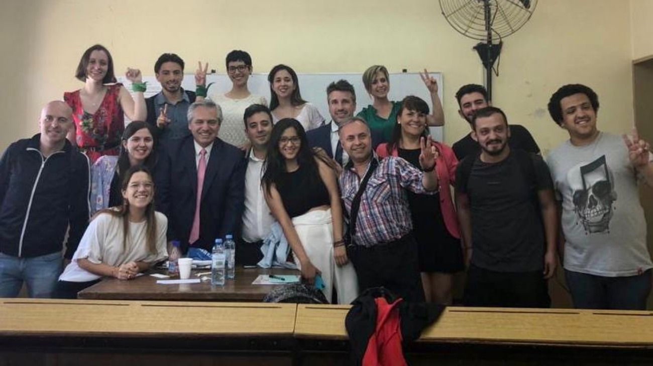 Alberto Fernández volvió a la Facultad de Derecho de la UBA para tomar examen