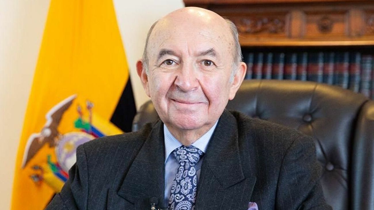 Renunció el canciller de Ecuador tras la polémica por los dichos de Alberto Fernández
