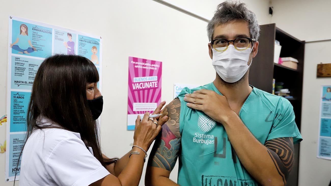 Estará permitido faltar al trabajo para aplicarse la vacuna