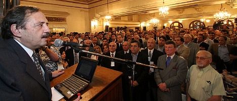 Ricardo Alfonsín lanzó su plataforma presidencial con un guiño a Binner
