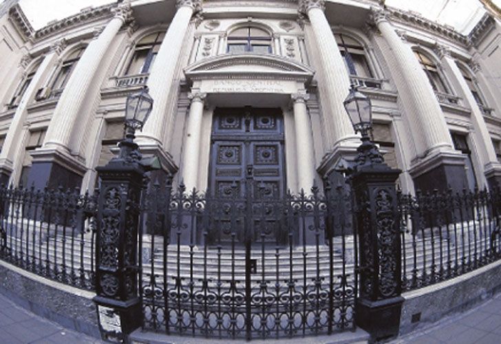 El Gobierno toma US$ 2.083 millones del BCRA para pagar deuda