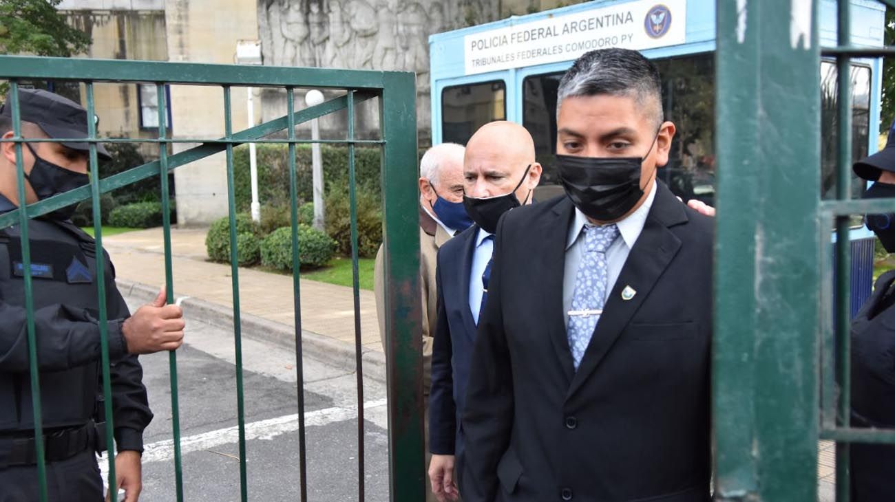 Condenan a dos años y medio de prisión en suspenso a Luis Chocobar