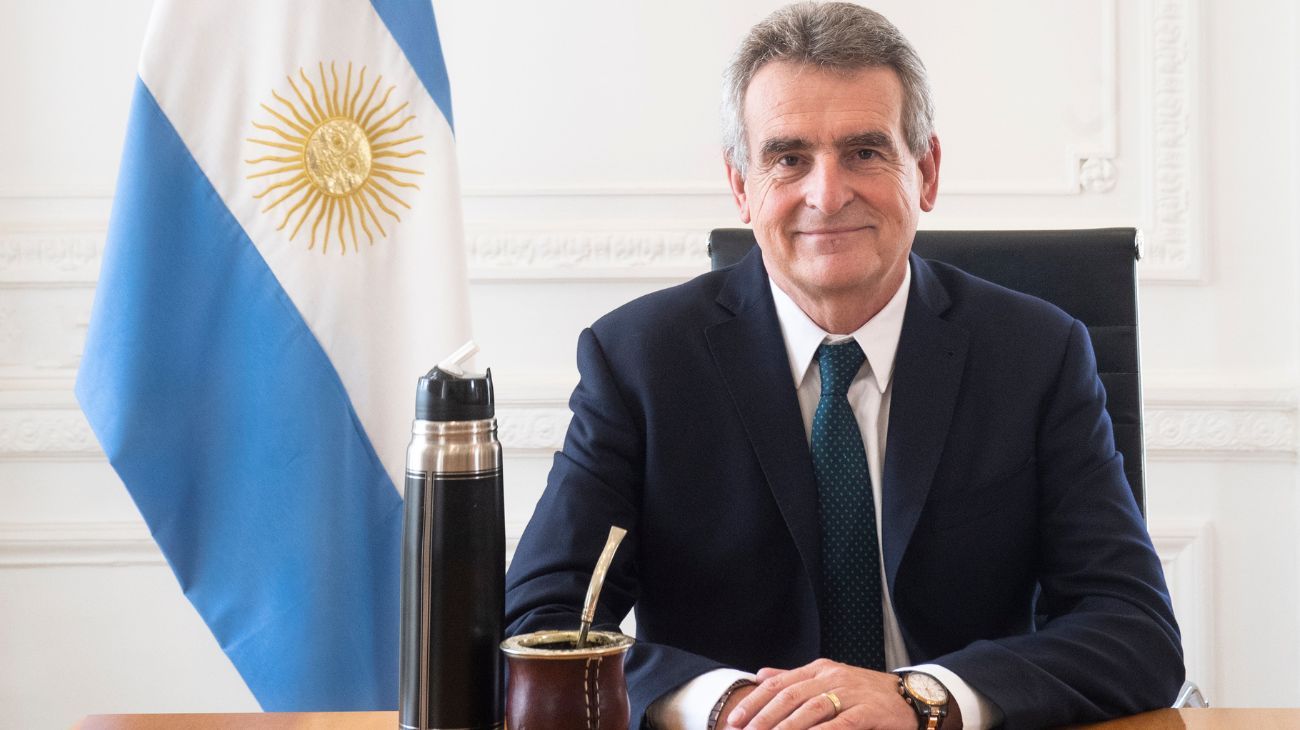 Agustín Rossi: "Javier Milei le va a quitar los derechos a los trabajadores"