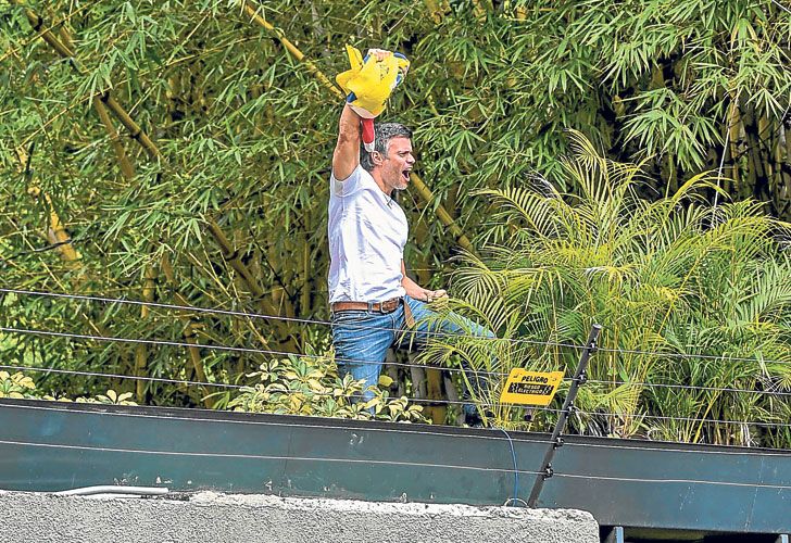 Leopoldo López exigió la ‘libertad de Venezuela’ tras regresar a su casa