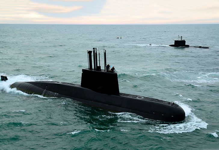¿Cómo se puede localizar un submarino bajo el agua?