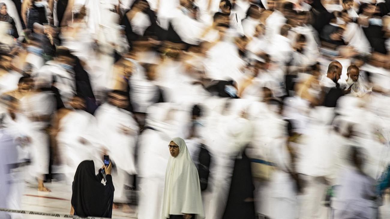 Fotos: miles de fieles participaron del "Hajj", la primera peregrinaron a La Meca en tiempos de pandemia