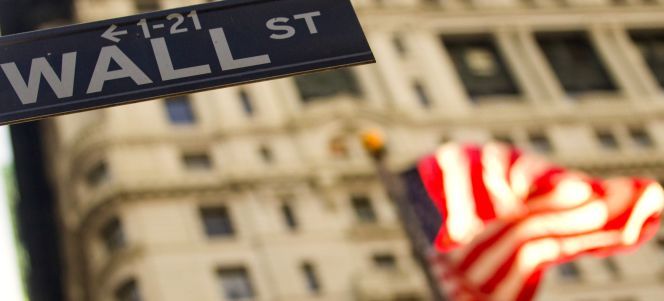 S&P recorta la perspectiva de deuda de Perú por el riesgo político