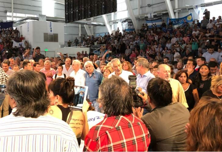 MMLPQTP: en la cumbre peronista también corearon "el hit del verano"