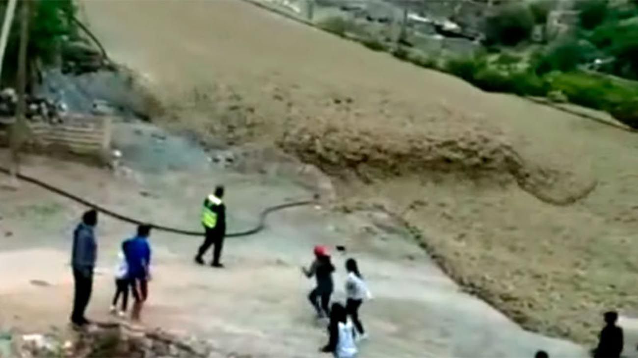 Video: un impresionante alud "partió en dos" al pueblo de Iruya, en Salta