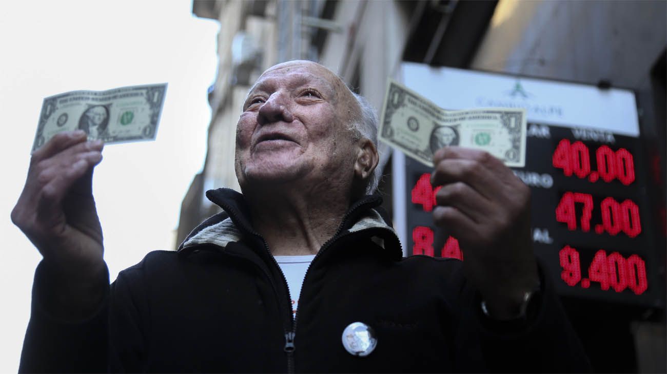 El dólar cerró estable con una baja de 51 centavos