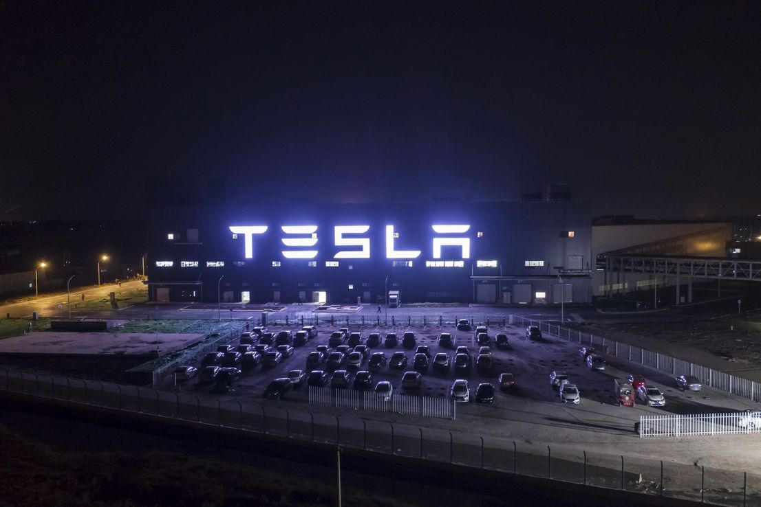 Piloto automático de Tesla habría causado varios accidentes