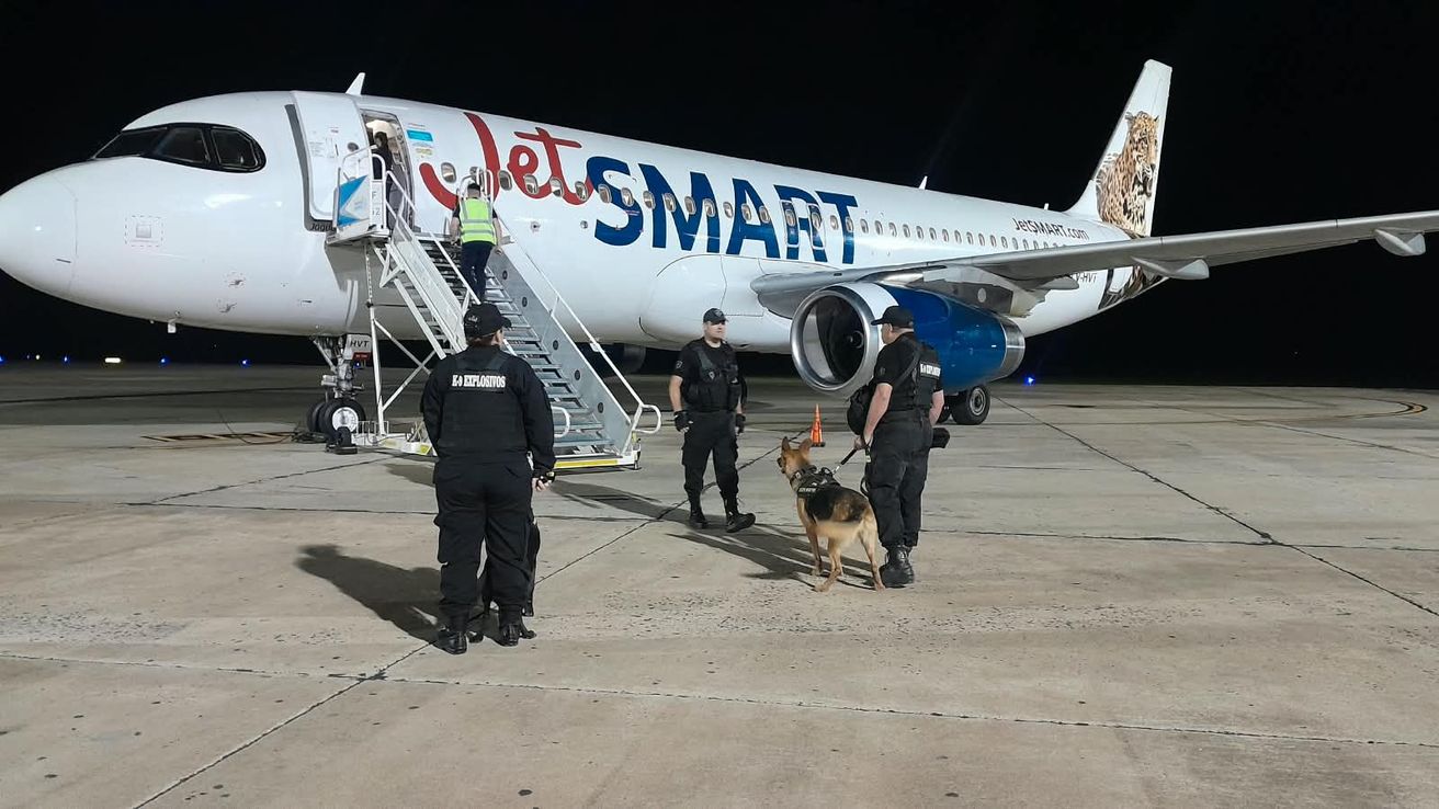 Pánico en un avión en Chaco: un pasajero lanzó una amenaza de bomba y terminó demorado