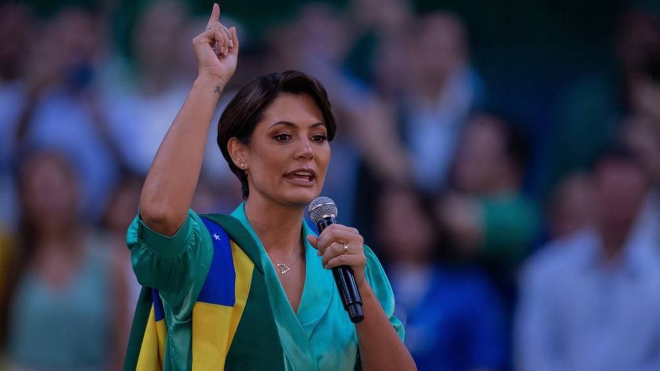 "Mujer de Dios": Michelle, la intérprete de señas con el poder de calmar a Jair Bolsonaro