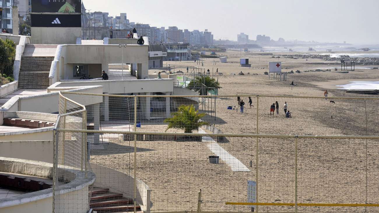Mar del Plata: una joven denunció que fue raptada y abusada por un menor en una playa