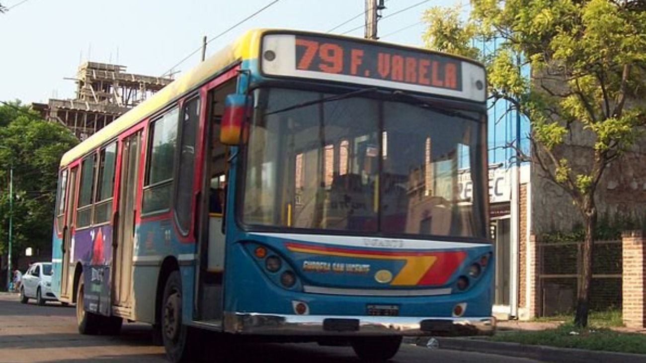 Conflictos para moverse en zona sur por paro de colectivos y problemas en el Roca
