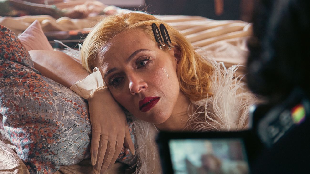 Juliana Gattas presenta "Maquillada en la cama", su primer tema solista