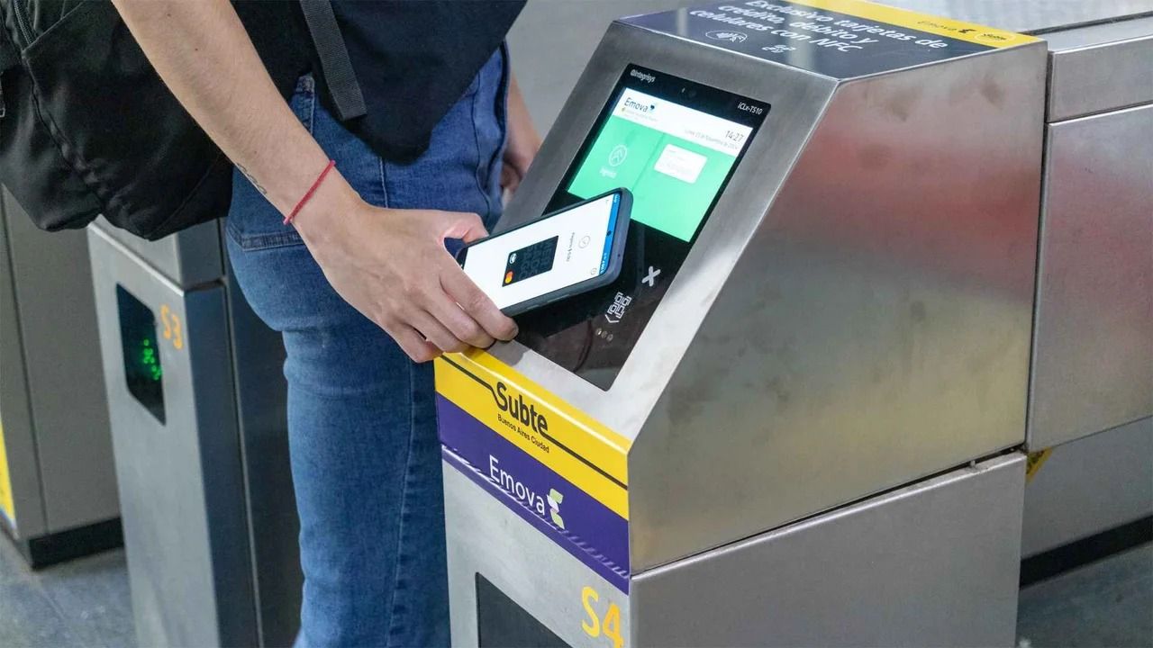 Uno de cada tres viajes en subte no se pagan con SUBE