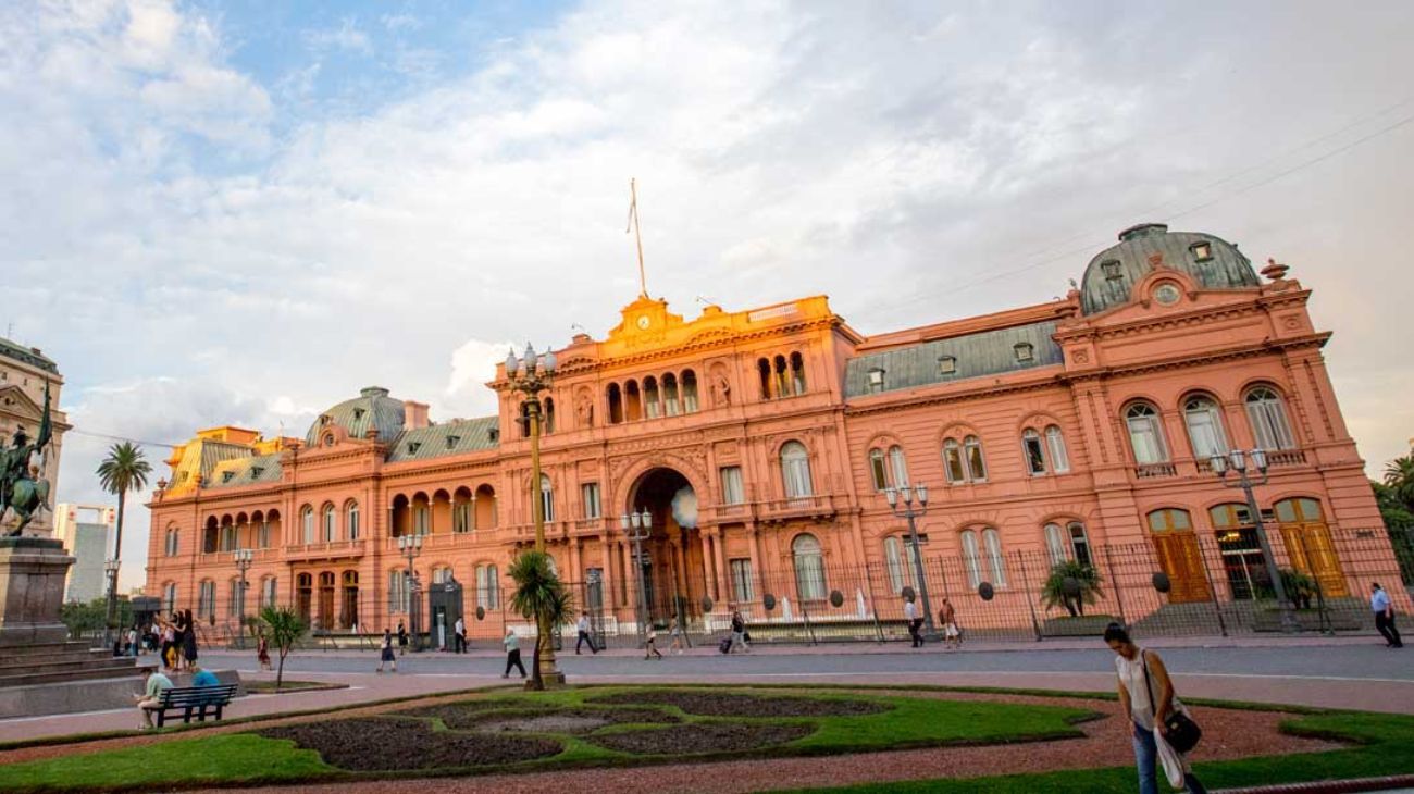 Cientos de políticos que dejan su función viven sin trabajar del dinero de la corrupción