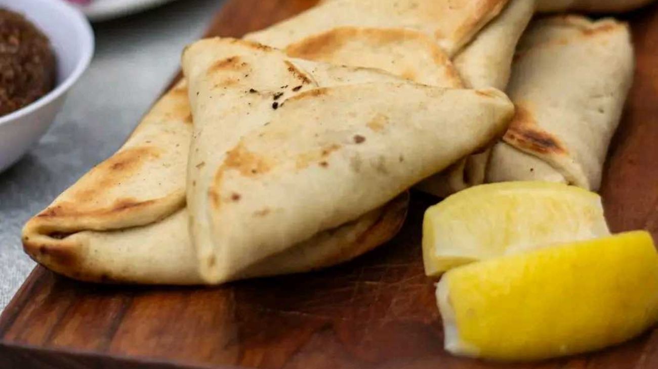 Por la derrota de la Selección Argentina, un bar cordobés sacó las empanadas árabes de su menú