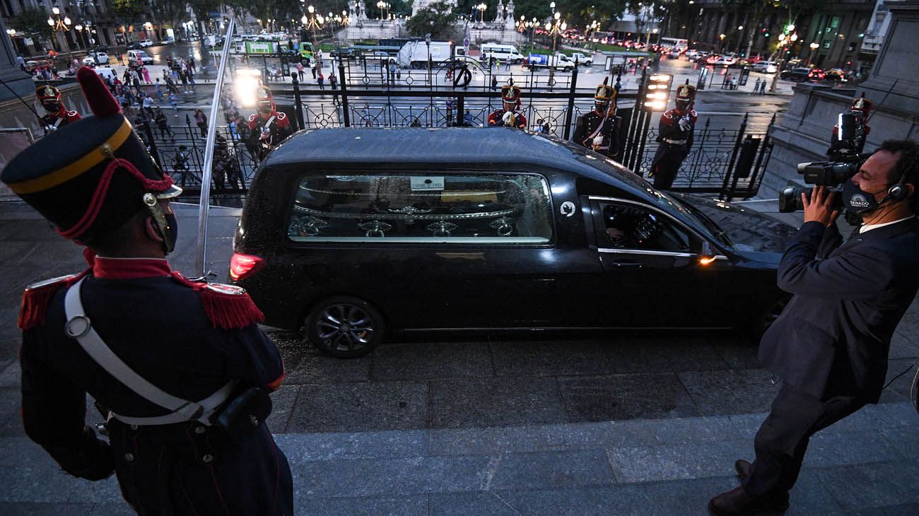 Adiós a Carlos Menem: una tumba en el cementerio islámico cerca de su hijo