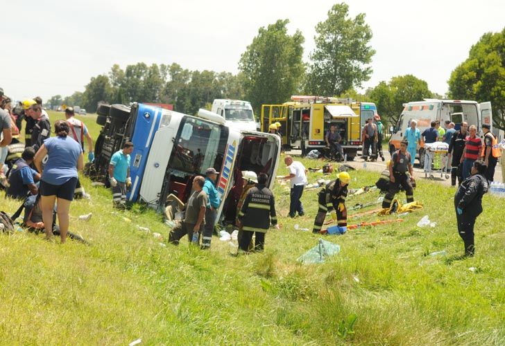 Volcó un micro en Chascomús: un muerto y 23 heridos