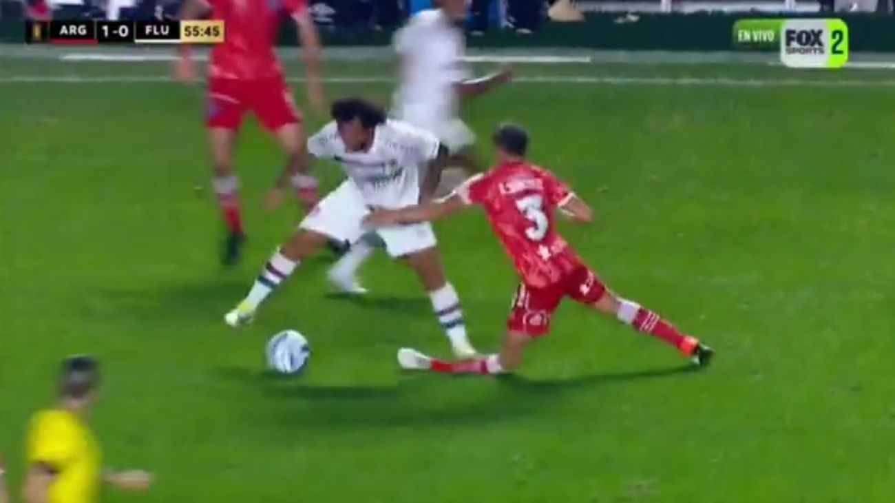 Video: la impactante lesión de Luciano Sánchez por una patada de Marcelo, que se fue llorando de la cancha