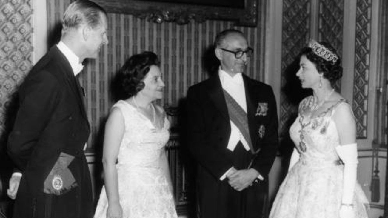 El príncipe Felipe, testigo de primera mano del golpe a Frondizi en 1962