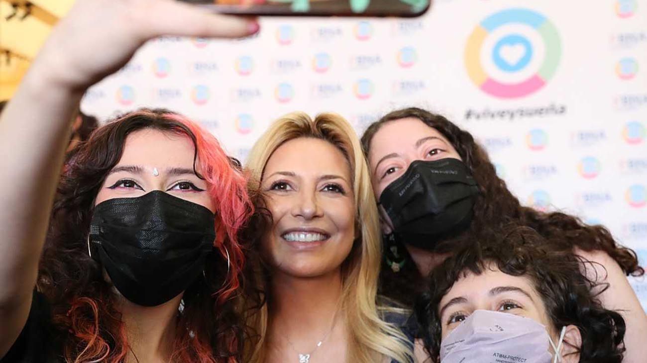Fabiola Yáñez participó de un concierto y ratificó su compromiso para crear proyectos musicales