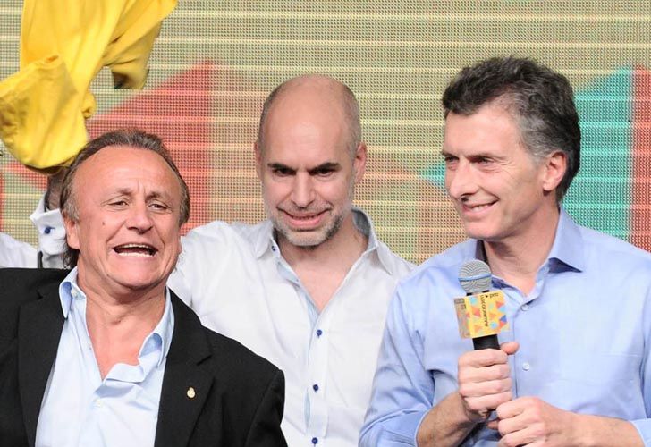 Macri defendió a los "famosos PRO"