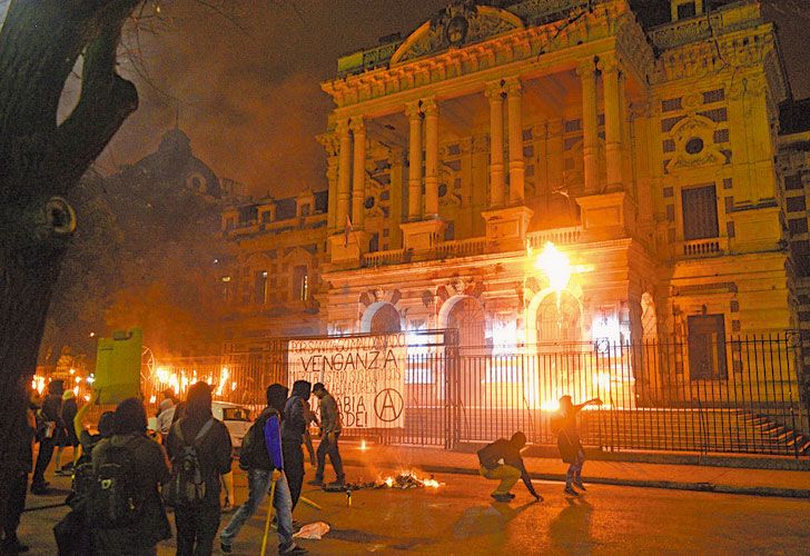Echan al jefe de Inteligencia de la Polícia bonaerense tras los ataques