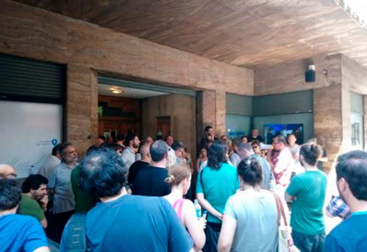 Polémica por 16 despidos en Radio Nacional