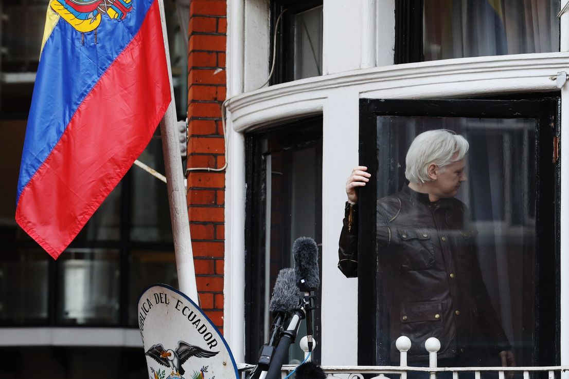 Ecuador expulsará a Assange en cuestión de "horas o días", dice WikiLeaks