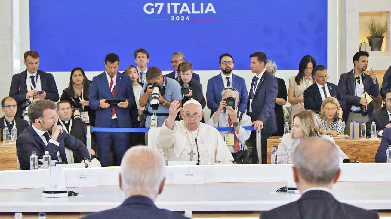 El Papa advirtió los peligros de las armas manejadas con IA