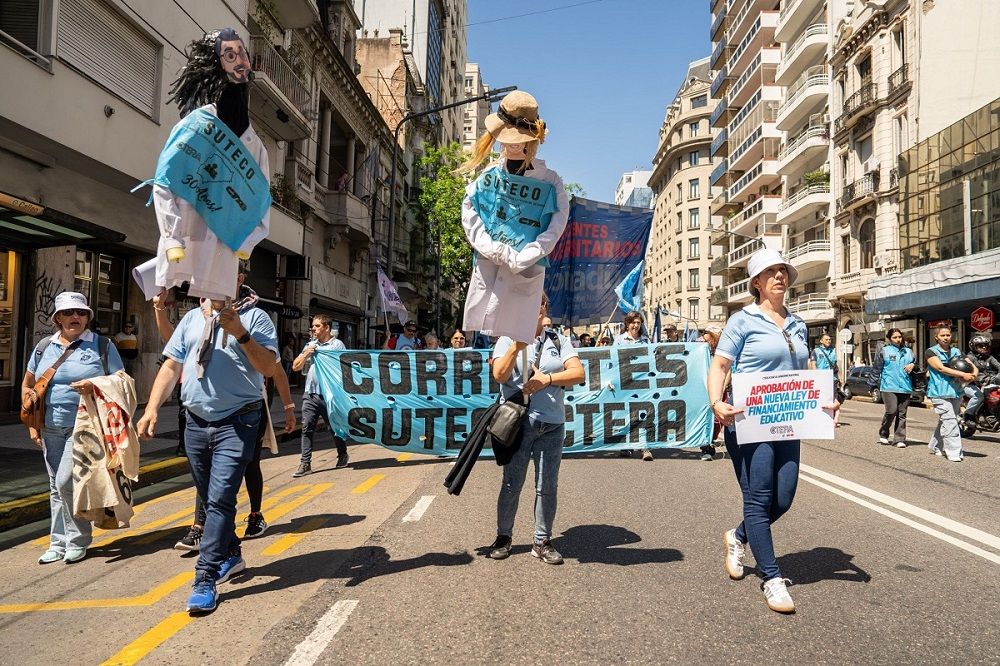 Corrientes: SUTECO exige suba salarial en blanco y denuncia que 40% del sueldo es en negro