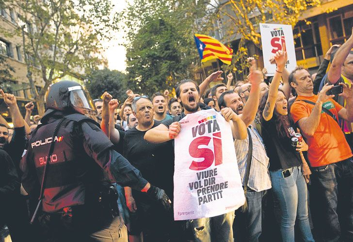 Rajoy redobla su desafío y sostiene que “impidió” la secesión de Cataluña