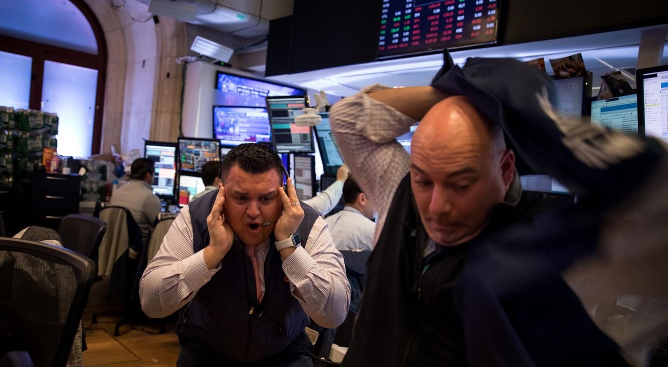 Acciones de EE.UU. caen 12% ante impacto económico de virus