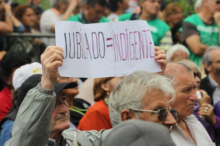 Una de cada cuatro personas mayores vive en pobreza multidimensional