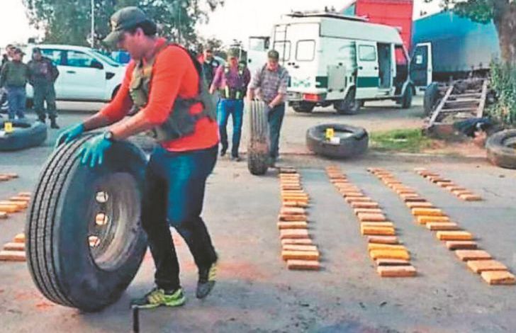 Trasportaban 527 kilos de marihuana en las ruedas del acoplado de un camión