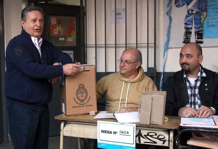 Eduardo Duhalde dice que no se baja de octubre