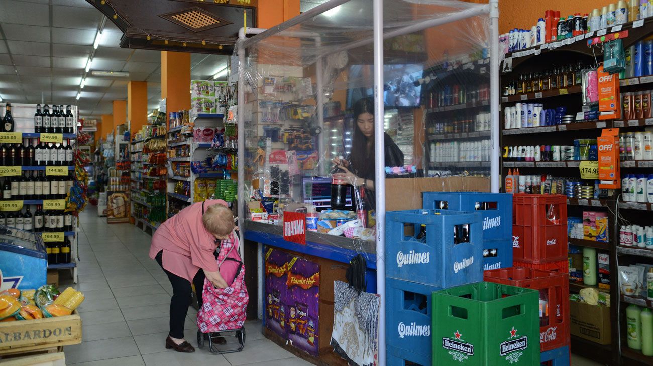 Los supermercados chinos instalan "cápsulas anticontagio" del coronavirus