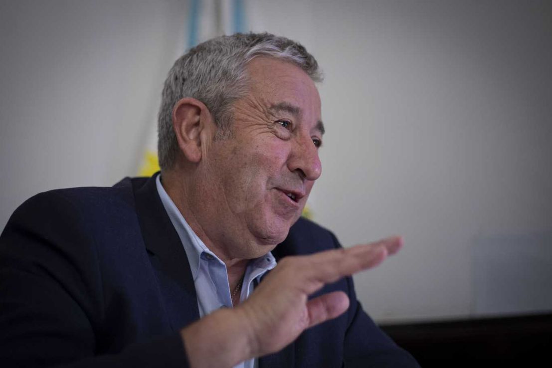 Julio Cobos ironizó sobre la política cambiaria del gobierno: "Vendrá el dólar L-Gante dentro de poco"